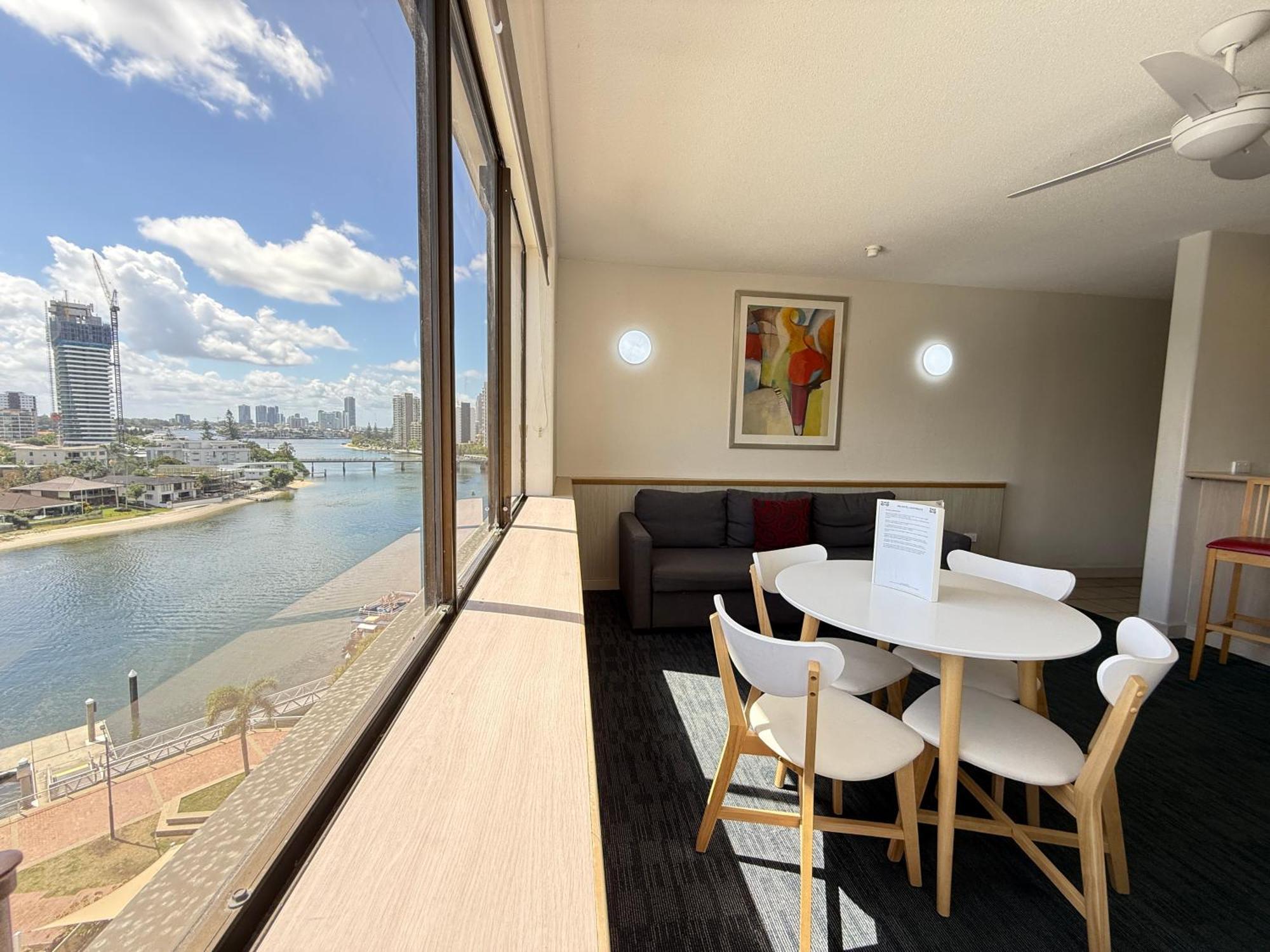 Tiki Hotel Apartments Surfers Paradise Gold Coast Eksteriør bilde