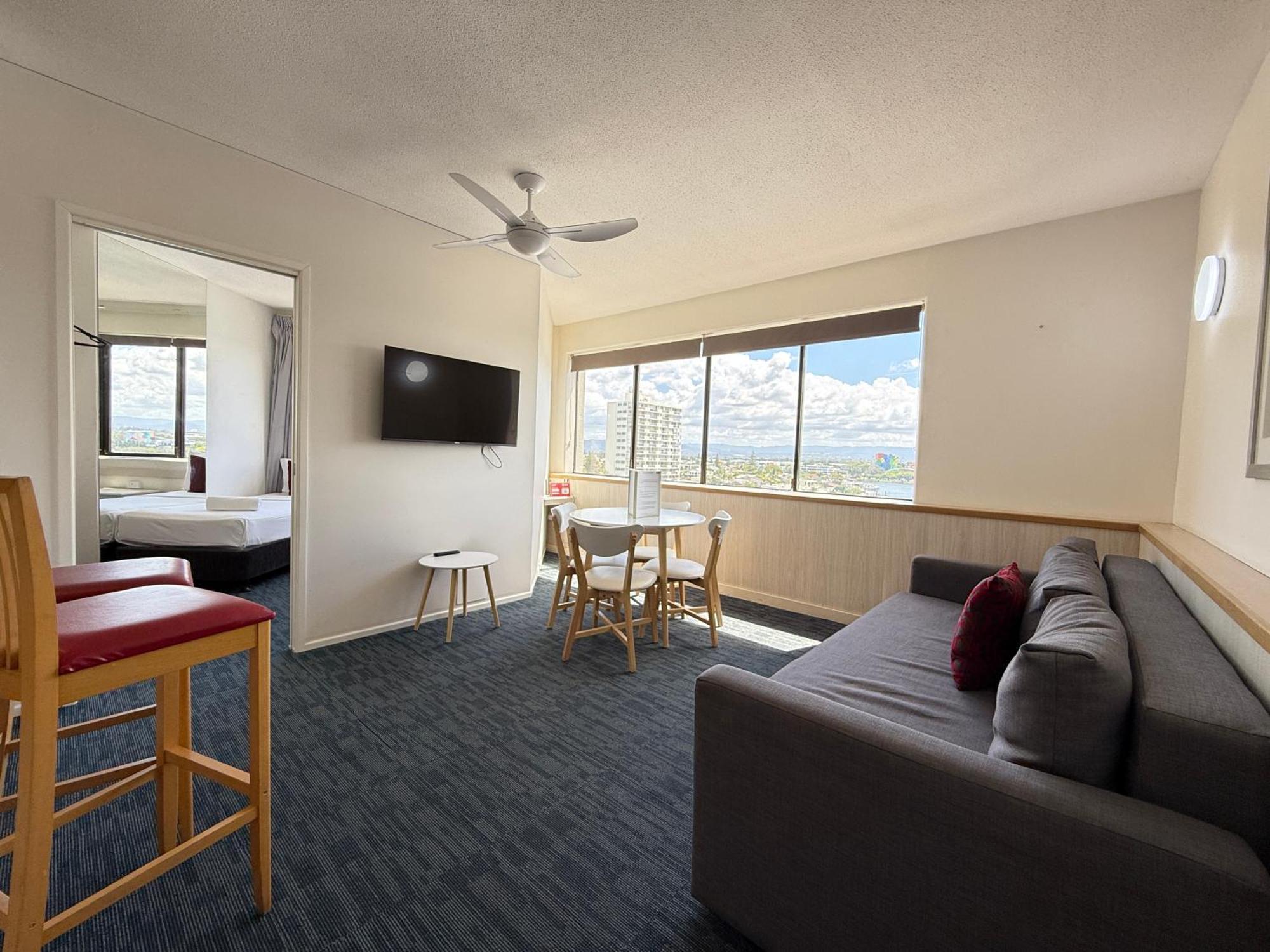 Tiki Hotel Apartments Surfers Paradise Gold Coast Eksteriør bilde