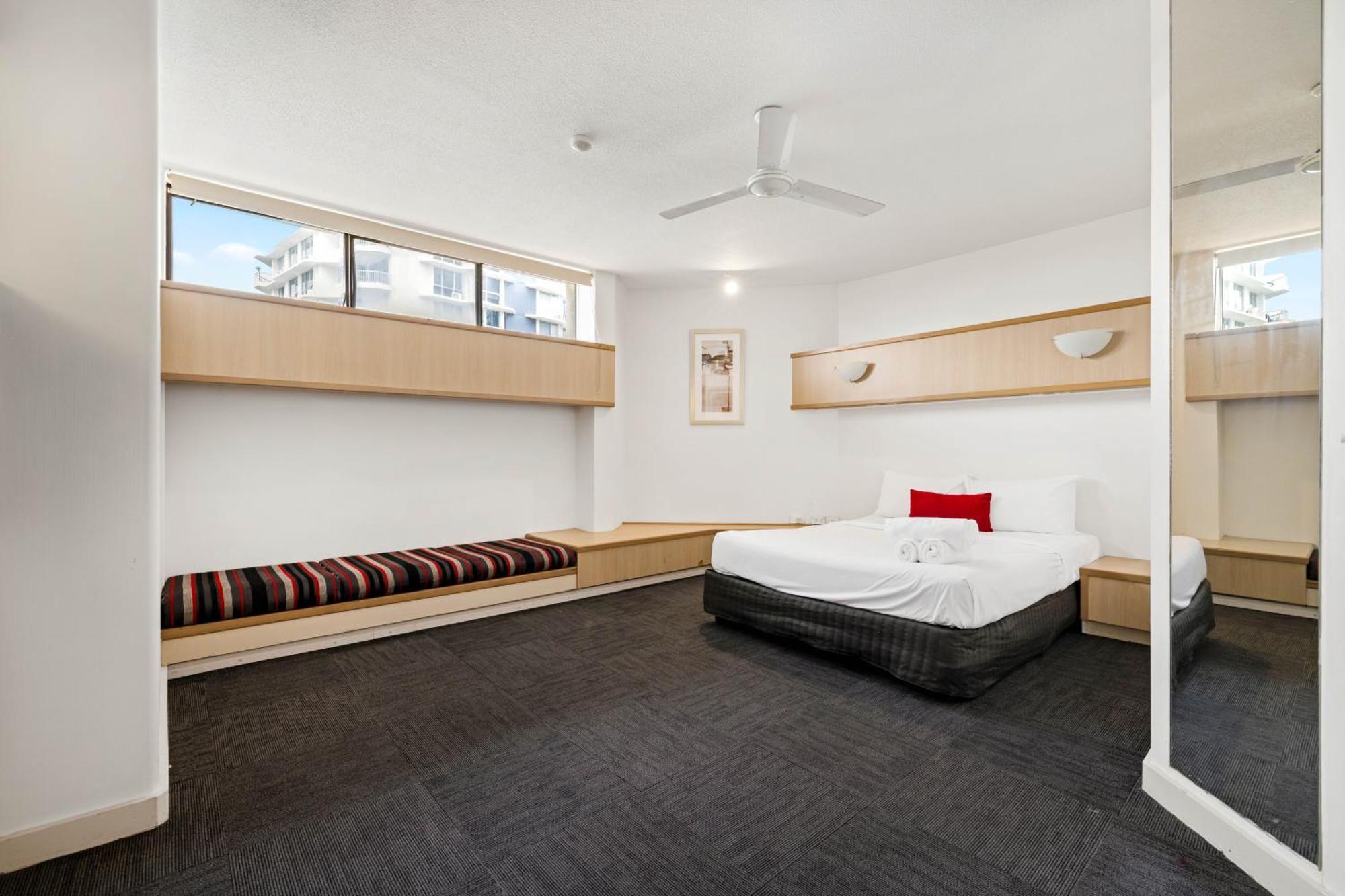 Tiki Hotel Apartments Surfers Paradise Gold Coast Eksteriør bilde