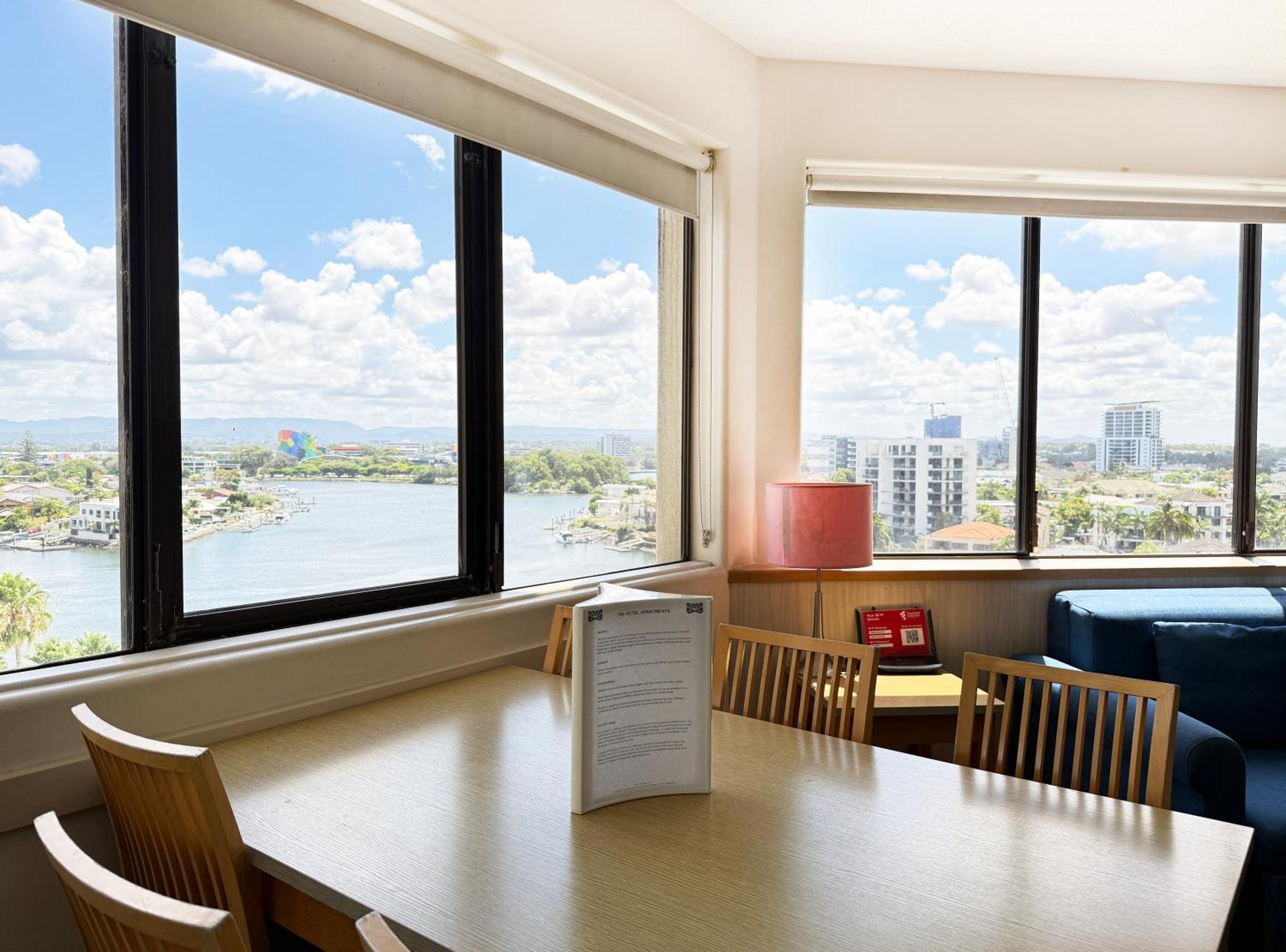 Tiki Hotel Apartments Surfers Paradise Gold Coast Eksteriør bilde