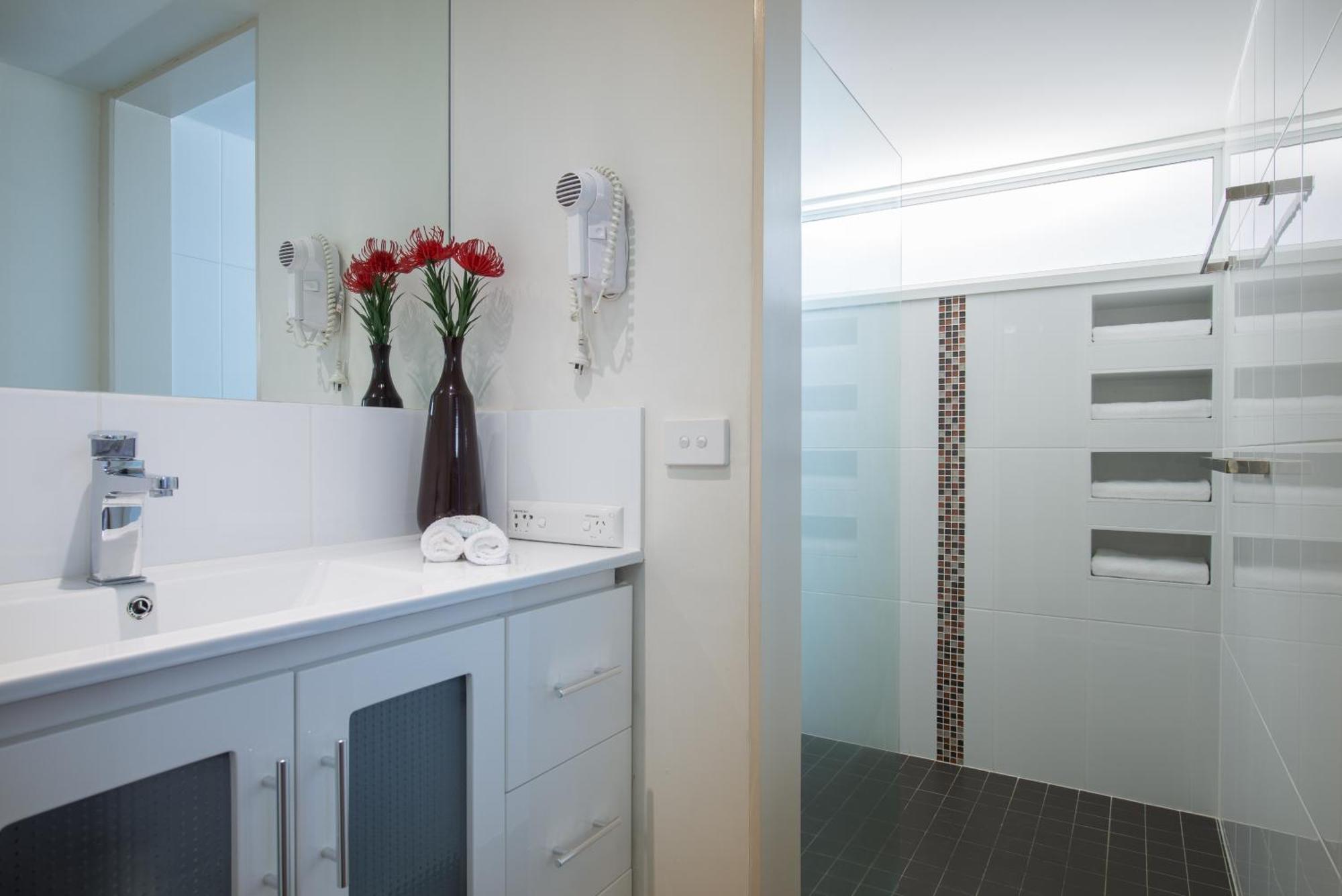 Tiki Hotel Apartments Surfers Paradise Gold Coast Eksteriør bilde