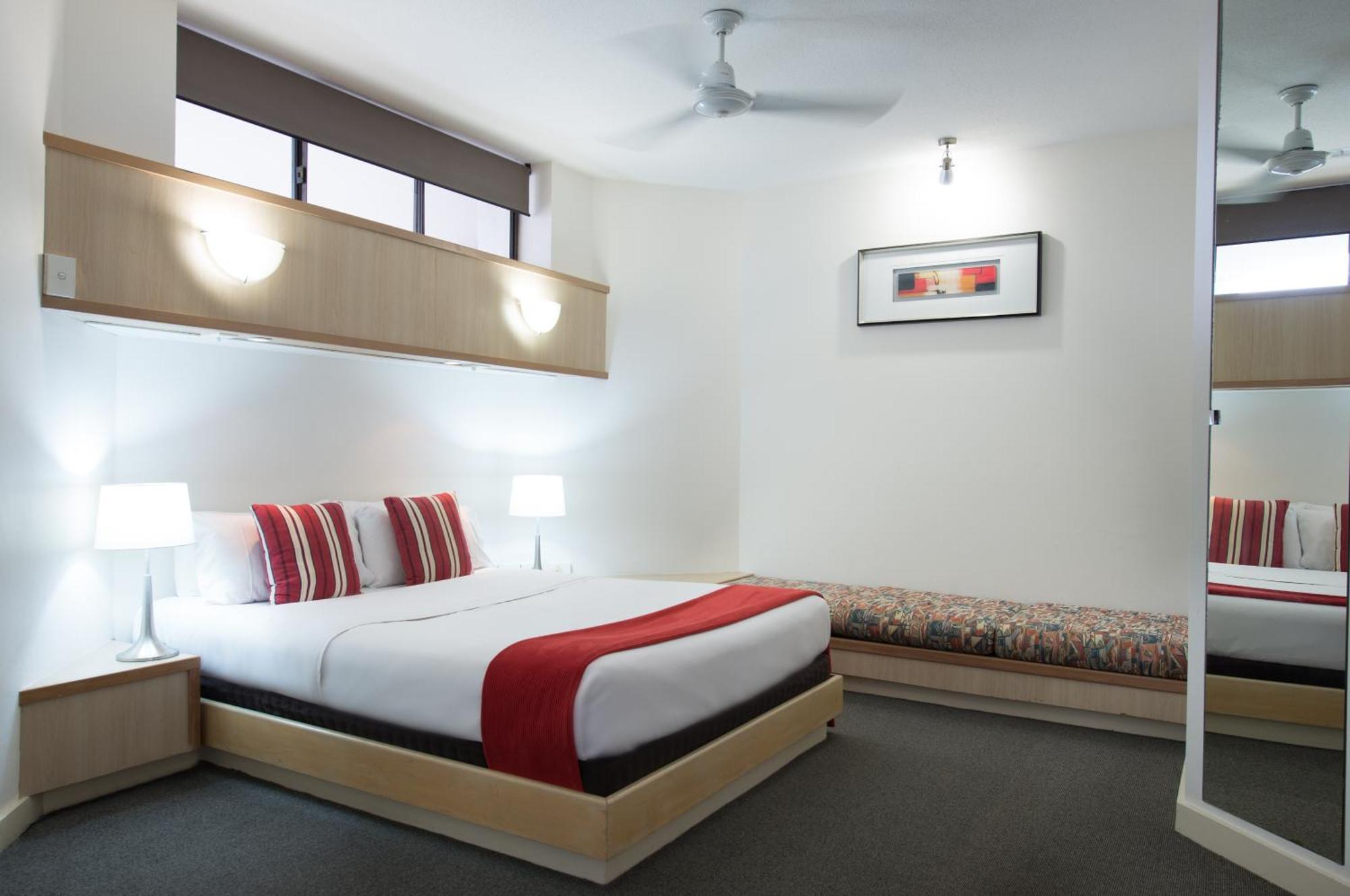 Tiki Hotel Apartments Surfers Paradise Gold Coast Eksteriør bilde