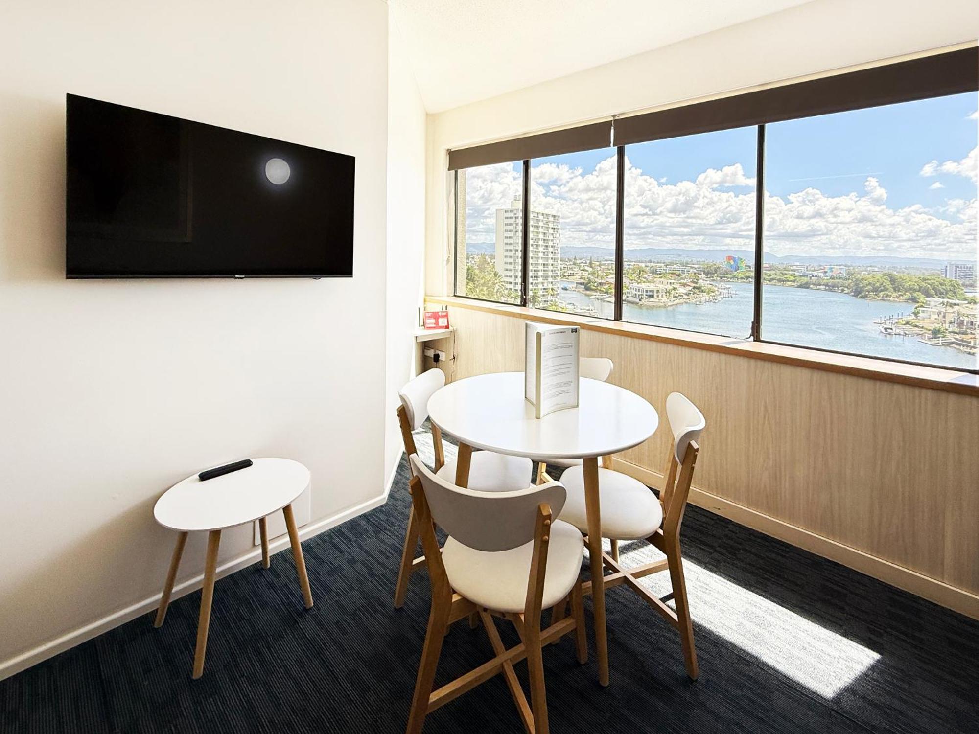 Tiki Hotel Apartments Surfers Paradise Gold Coast Eksteriør bilde