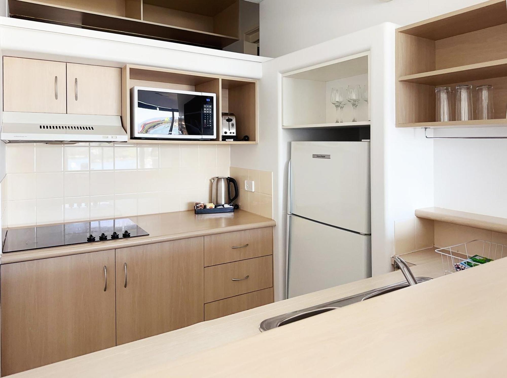 Tiki Hotel Apartments Surfers Paradise Gold Coast Eksteriør bilde