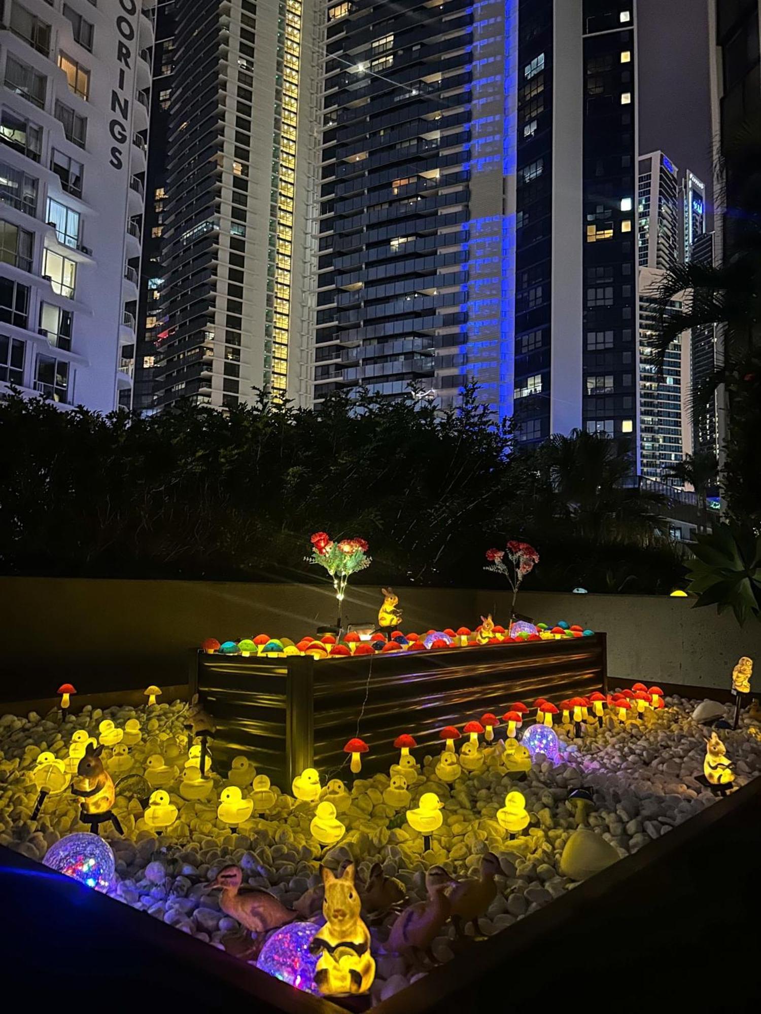 Tiki Hotel Apartments Surfers Paradise Gold Coast Eksteriør bilde