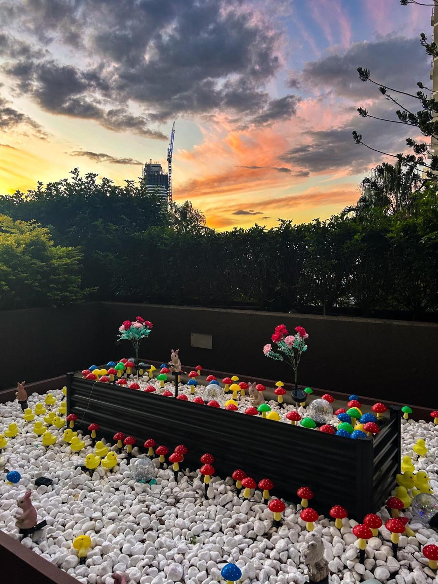 Tiki Hotel Apartments Surfers Paradise Gold Coast Eksteriør bilde