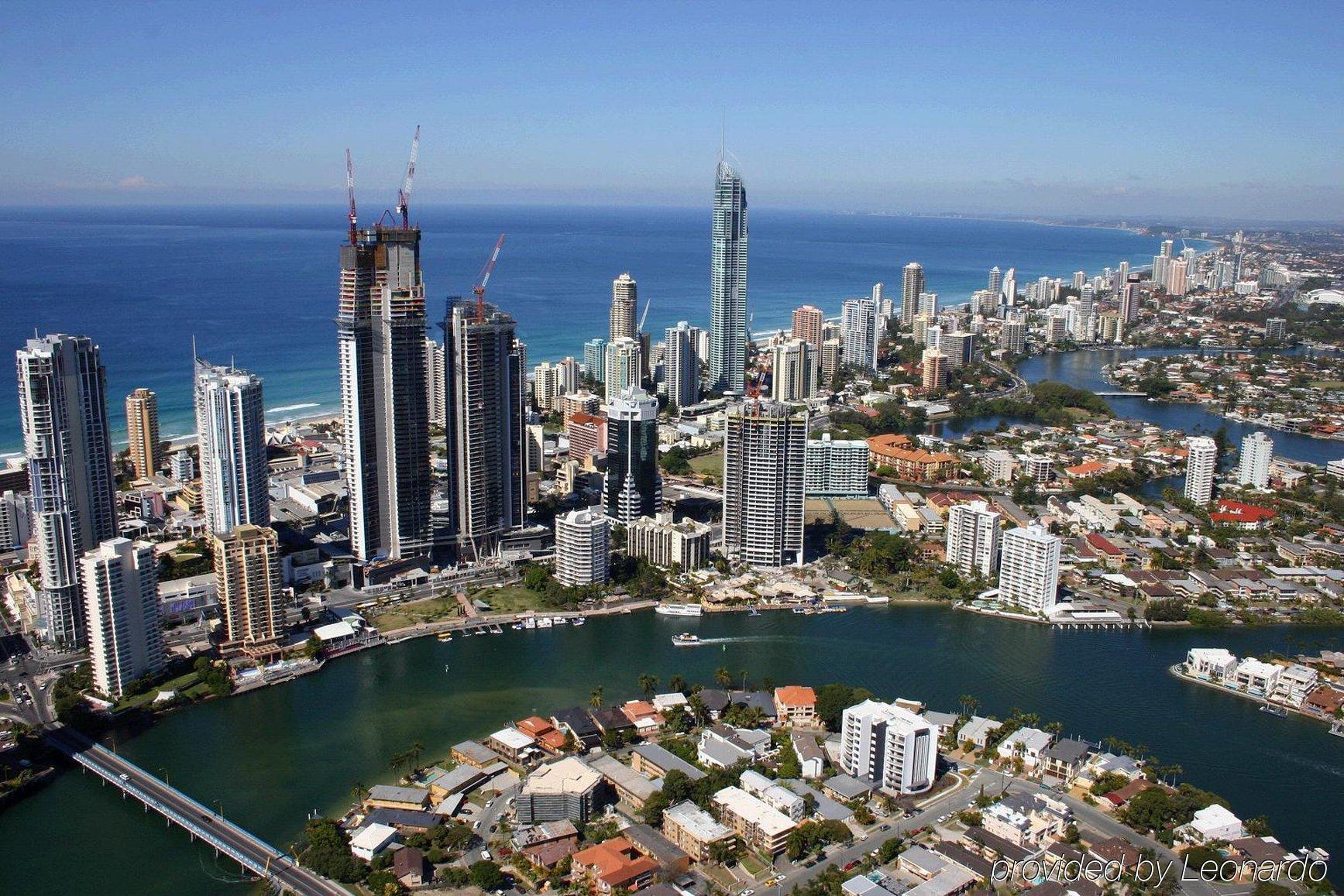 Tiki Hotel Apartments Surfers Paradise Gold Coast Eksteriør bilde