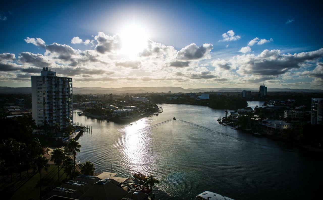 Tiki Hotel Apartments Surfers Paradise Gold Coast Eksteriør bilde